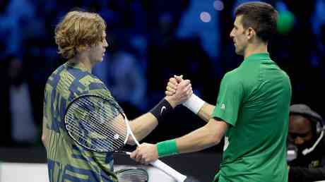 Djokovic depasse le Russe Rublev lors de la finale de