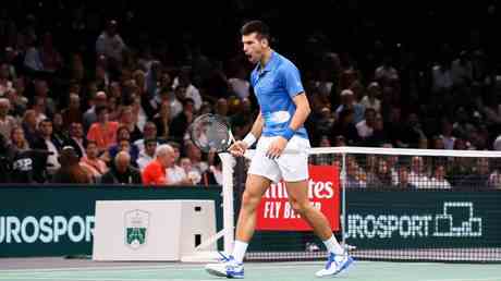 Djokovic gagne pour mettre en place un affrontement russe —