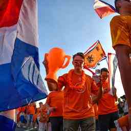 KNVB tire une ligne a travers la fanzone Orange a