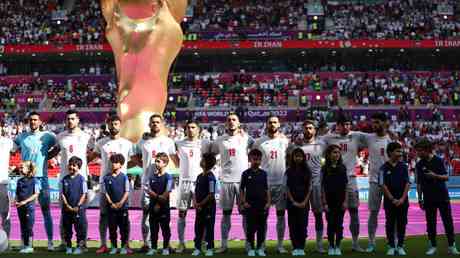 Les joueurs iraniens chantent lhymne avant la victoire spectaculaire de
