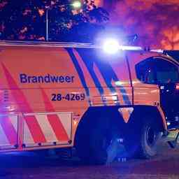 Les pompiers repondent a un violent incendie dans la boulangerie restaurant