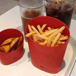 McDonalds francais vend des frites et des burgers sur de