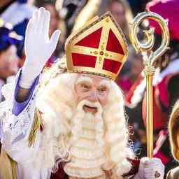 Sinterklaas est arrive a Hellevoetsluis en jet prive Saint