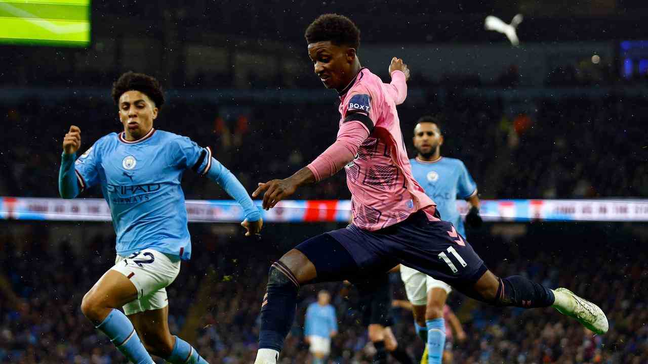 Image de la vidéo: Le but mondial d'Everton fait mal à Manchester City