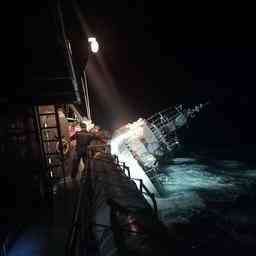 La marine thailandaise recherche 33 marines apres le naufrage dun