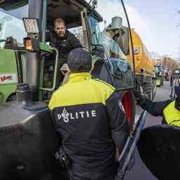 La police intervient dans la manifestation des agriculteurs Zwolle le