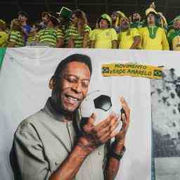 La sante de licone du football bresilien Pele 82 ans