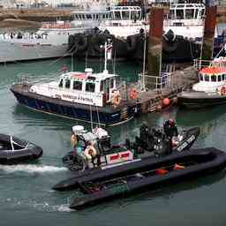 Operation de sauvetage apres le naufrage dun bateau de migrants