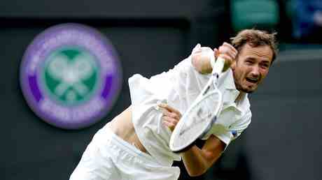 Wimbledon reconsidere linterdiction russe Telegraph Sport