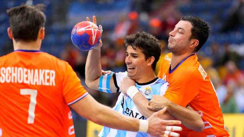 1673636883 687 Les joueurs de handball remportent leur premiere victoire en Coupe