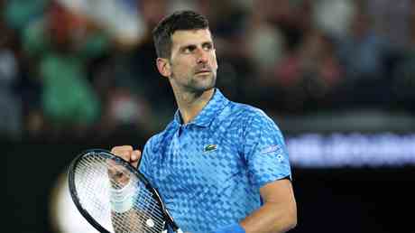 Djokovic detruit son rival australien dans la quete du titre