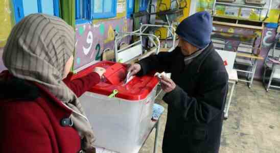 Faible participation au second tour des legislatives tunisiennes