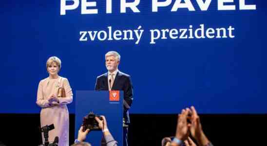 Lancien general Pavel remporte les elections presidentielles en Republique tcheque