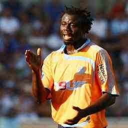 Lancien joueur du PSG et champion olympique Modeste MBami 40