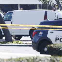 Suspect dans une fusillade meurtriere en Californie entoure de policiers