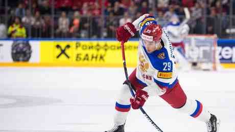 Une star du hockey russe explique labandon dune manifestation sur