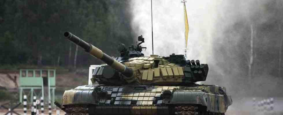 negocie avec la Russie envoie des chars sovietiques a Kyiv