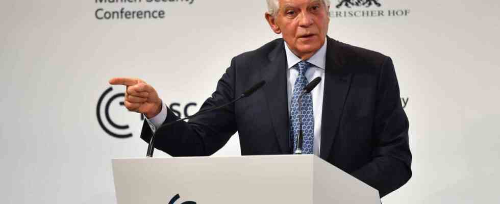Borrell appelle a accelerer laide militaire a lUkraine et sengage