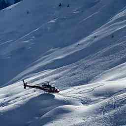 Cinq tues par des avalanches dans des stations de ski