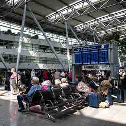 Des centaines de vols a Dusseldorf et Cologne annules en