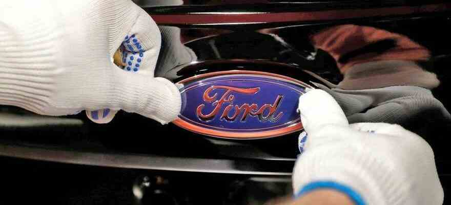 Face B de lelectrification Ford sapprete a reduire ses effectifs