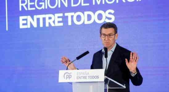 Feijoo reunit le PP a Valence pour exposer son experience