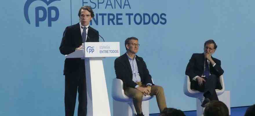 Feijoo se vante devant Aznar et Rajoy davoir uni le