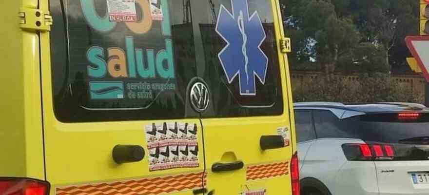 Ils apparaissent peints dans des ambulances contre le ministre de