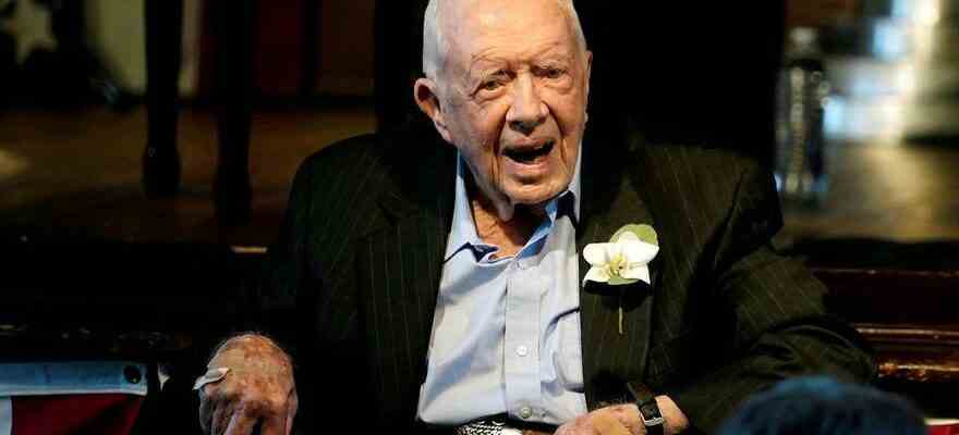 Lancien president americain Jimmy Carter commence a recevoir des soins