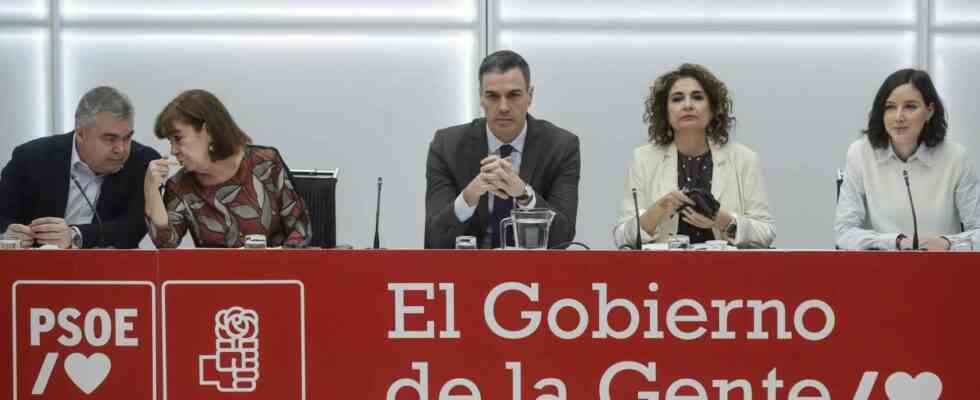 Le PSOE demande a Podemos de moderer ses attaques et