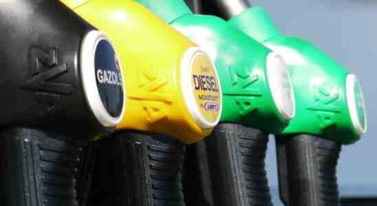 Le Parlement europeen interdit les voitures a essence diesel et
