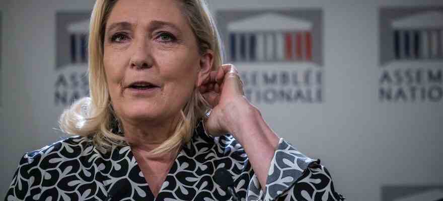 Le Pen va presenter une motion de censure contre le