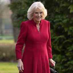 Le palais de Buckingham envisage dappeler Camilla juste reine