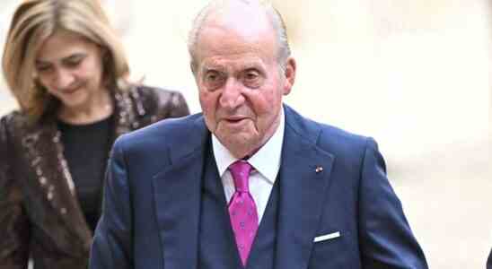 Le roi Juan Carlos avoue a Paris quil se rendra