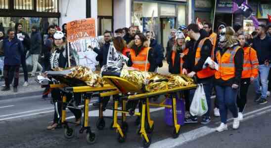 Le secteur des transports sanitaires manifeste dans les rues