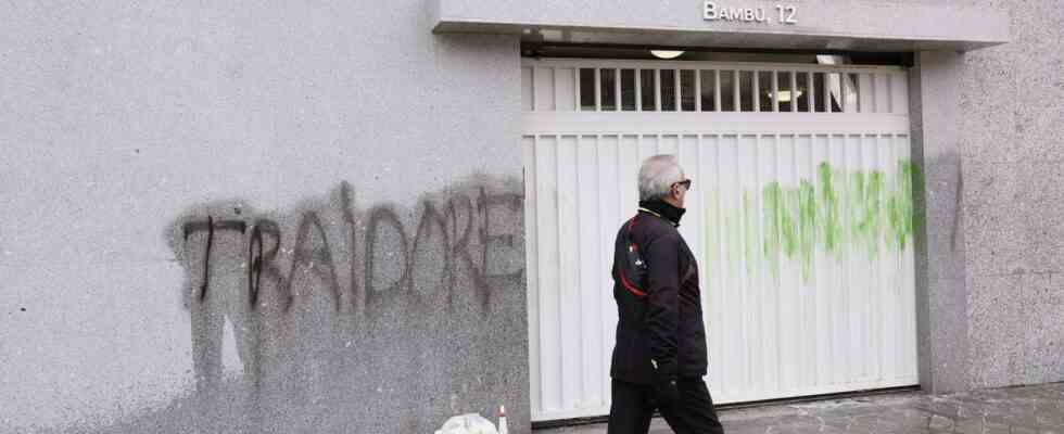 Le siege de Vox se leve avec des graffitis offensants