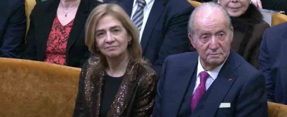 Lemerite Juan Carlos accompagne de lInfante Cristina couvre Vargas Llosa