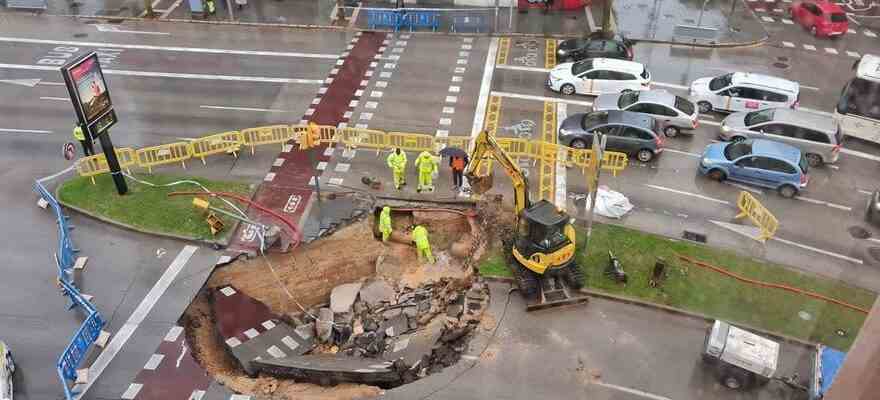 Les pluies de la tempete Juliette provoquent un enorme gouffre