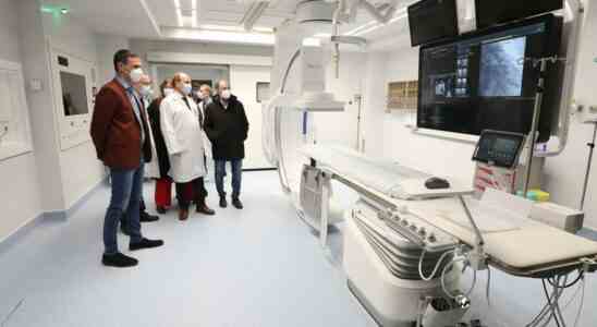 Pedro Sanchez visite lequipement de haute technologie de lhopital Clinico