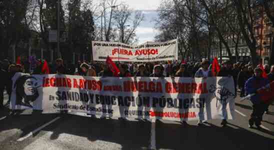 Suivez en direct la manifestation en defense de la sante