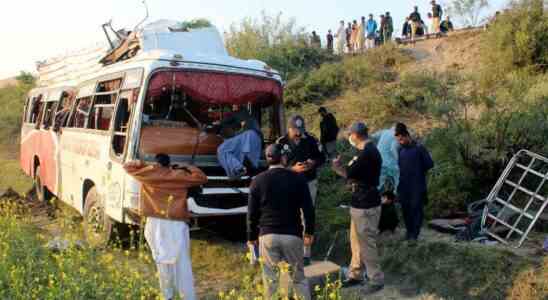 Trois vehicules entrent en collision au Pakistan faisant au moins