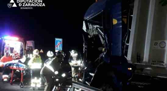 Une collision entre deux camions sur lA 2 pres dAluenda Saragosse