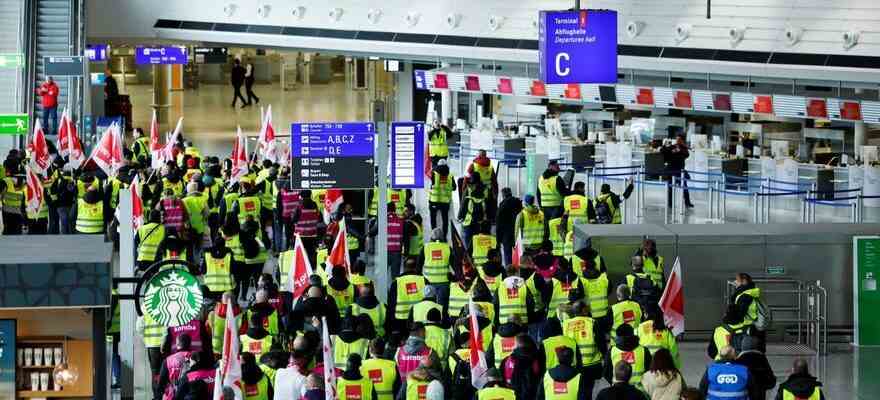 Une greve du personnel au sol paralyse sept aeroports allemands