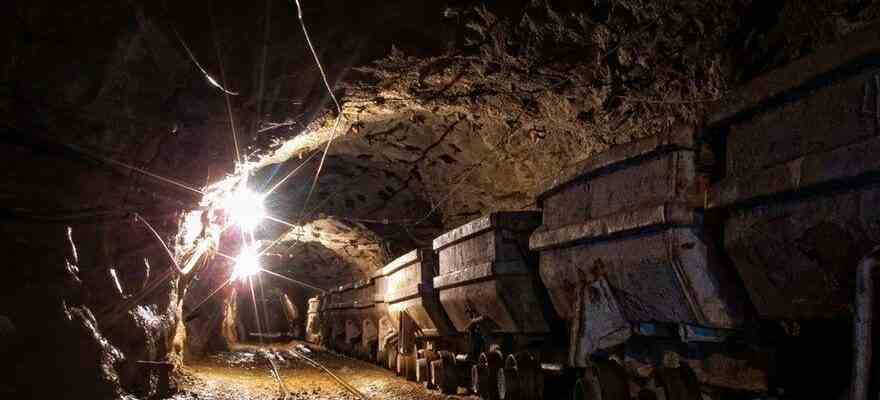 Une mine inondee en Chine tuant au moins quatre personnes