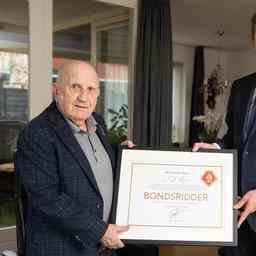 KNVB honore licone du football Kees Rijvers 96 avec le