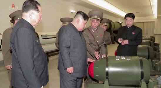 Kim Jong un presente ses nouvelles ogives nucleaires plus puissantes et
