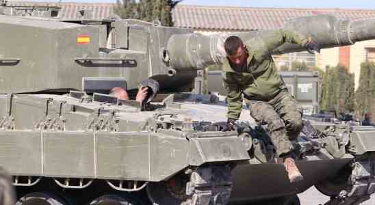 LEspagne promet denvoyer 4 Leopards supplementaires en Ukraine il