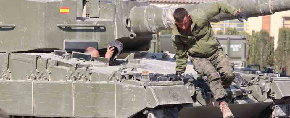 LEspagne promet denvoyer 4 Leopards supplementaires en Ukraine il