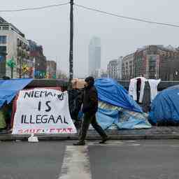 La Belgique degage un camp de tentes improvise pour le
