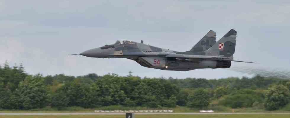 La Pologne annonce quelle enverra quatre avions de combat MiG